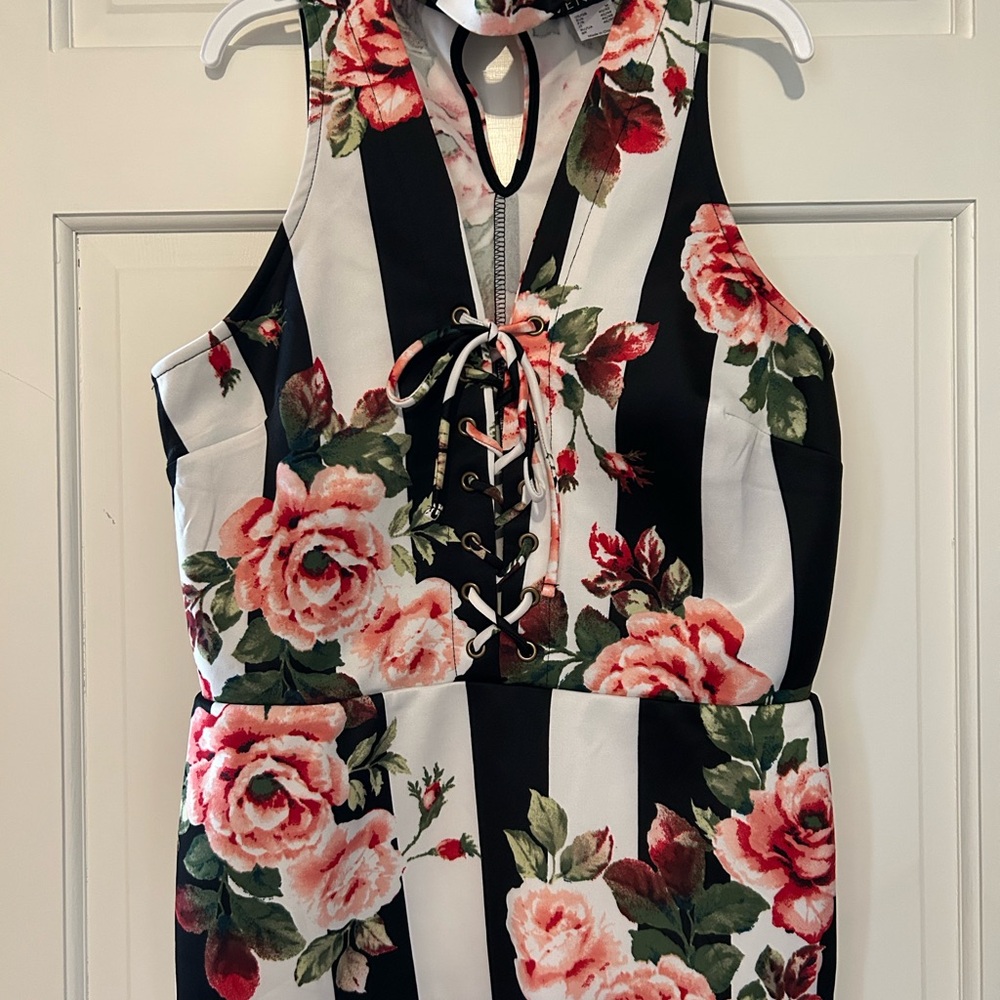VENUS Floral Lace-Up Tank Top - Black and Pink